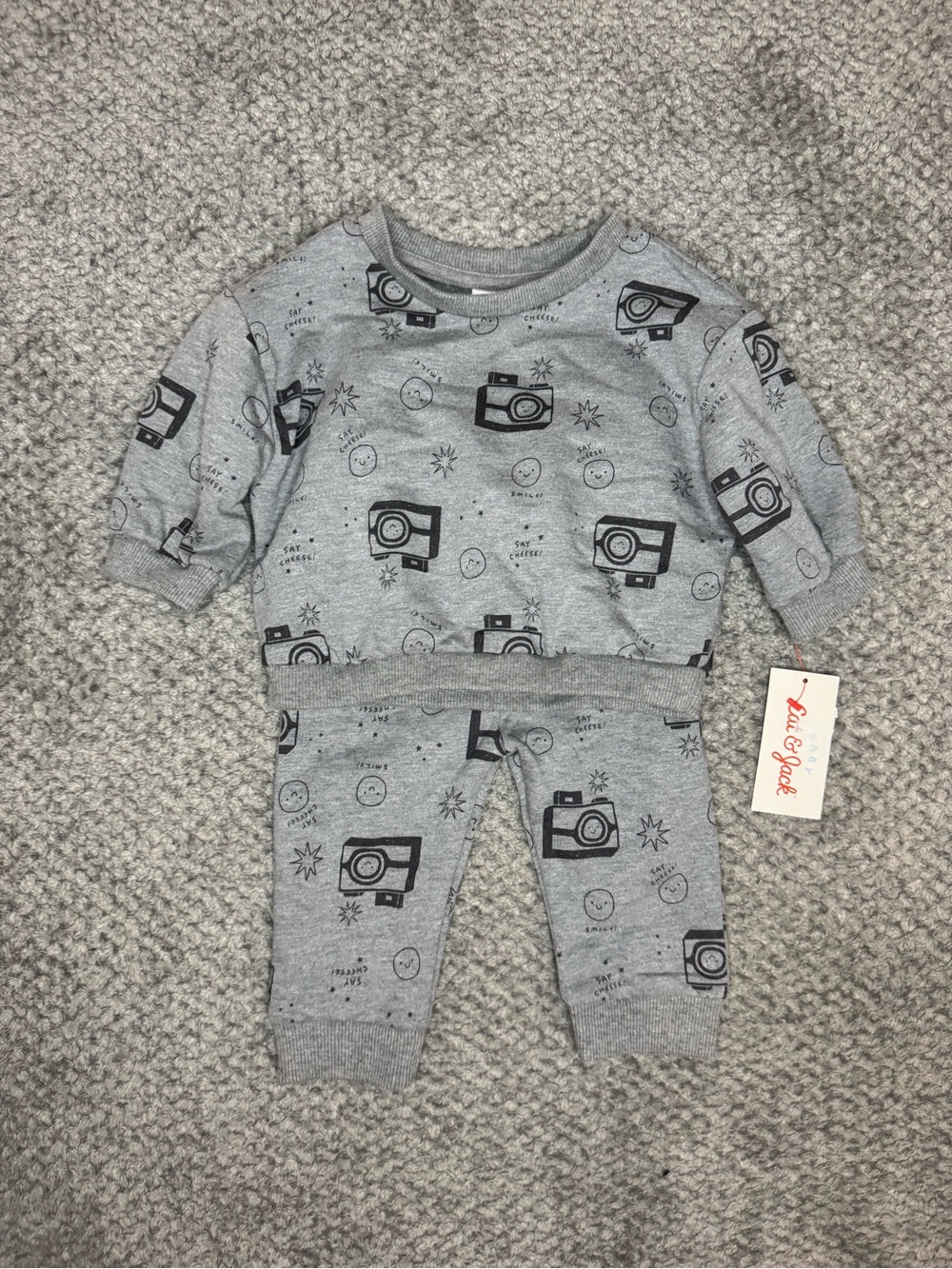 Cat & Jack Baby Boys 2pc Smiley Camera Sweater & Pants Outfit Set -Gray 3-6M NWT